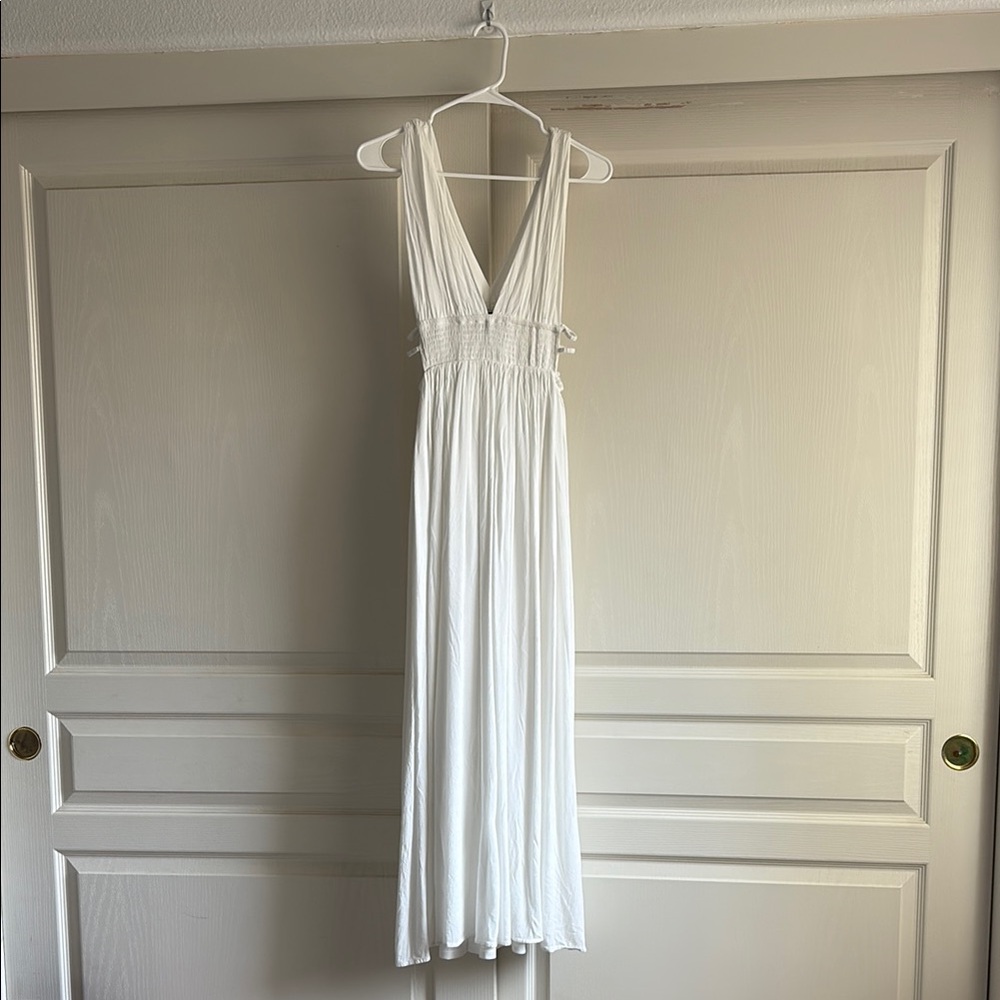 Forever 21 White Plunge Neck Sleeveless Gown